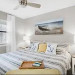 Renovated Ocean Escape Condo-11 Pools-Community Beachhouse Bar