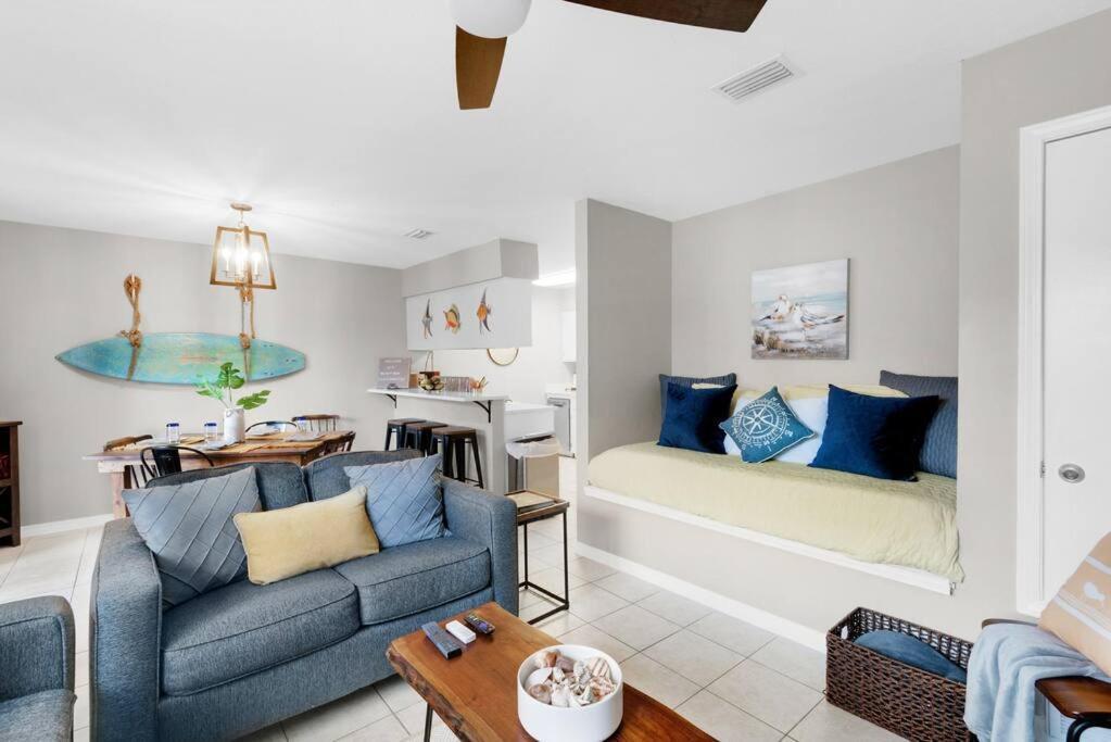 Apartment Renovated Ocean Escape Condo-11 Pools-community Beachhouse Bar Panama City Beach