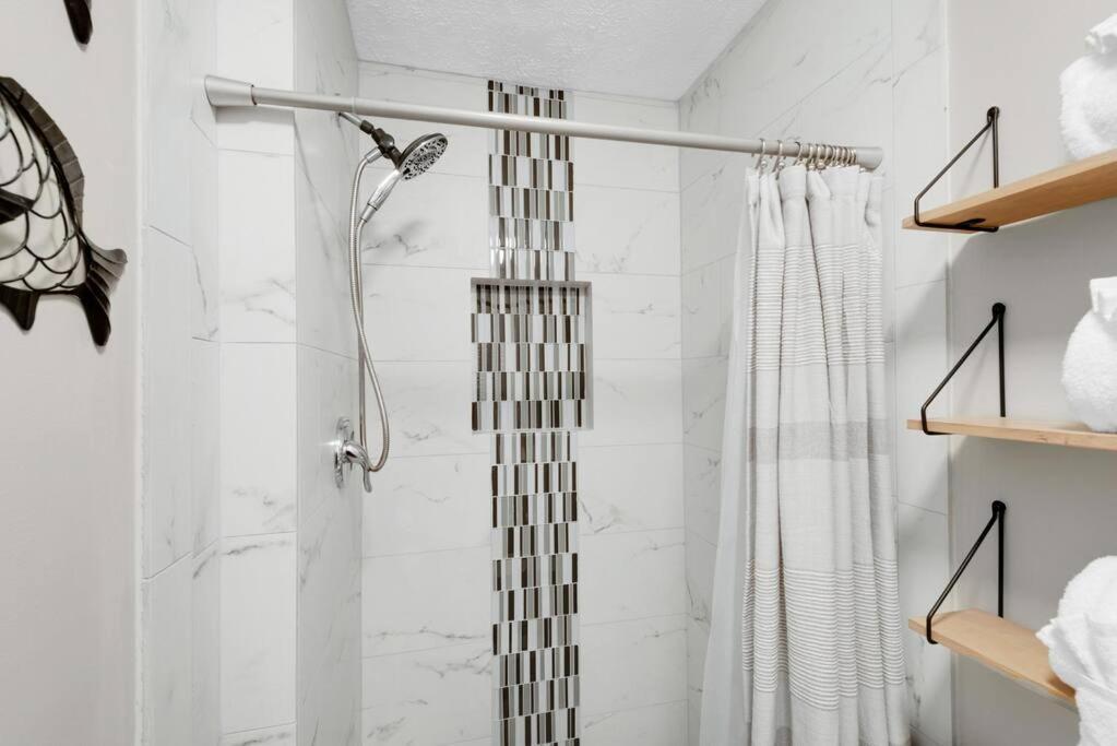 Renovated Ocean Escape Condo-11 Pools-community Beachhouse Bar Panama City Beach