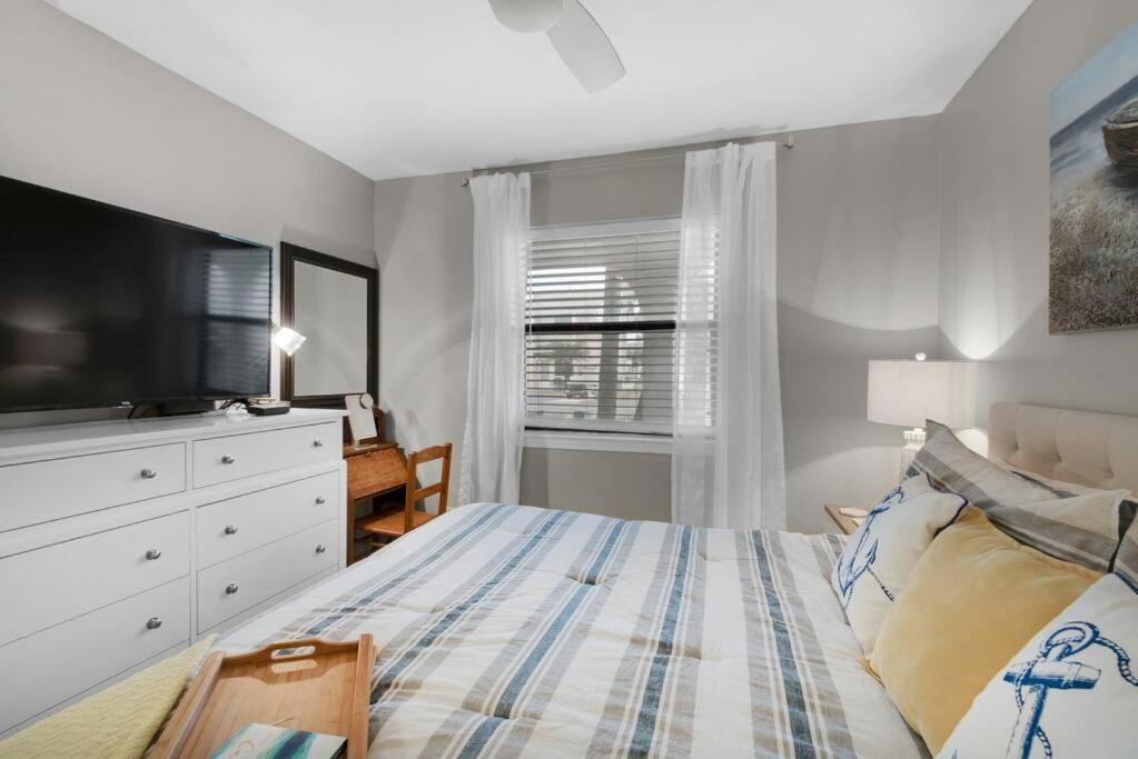 Apartment Renovated Ocean Escape Condo-11 Pools-community Beachhouse Bar